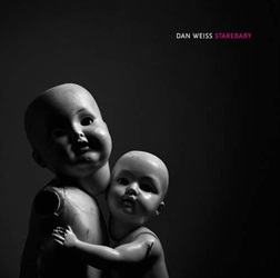 WEISS DAN :  STAREBABY  (PI RECORDINGS)

Starebaby  la realizzazione del sogno che Dan Weiss teneva nel cassetto da tempo di riunire alcuni dei migliori musicsti dell'attuale scena jazz per suonare musica che combina la natura improvvisativa propria del jazz, con la forza del heavy metal e della nuova elettronica. Tra i pi richiesti batteristi jazz in circolazione, Dan Weiss suona con artisti molto diversi tra loro come Rudresh Mahanthapppa, Chris Potter, John Zorn e Jen Shyu, evidenziando l'ampiezza della sua maestria. Tutti i musicisti, Craig Taborn e Matt Mitchell alle tastiere, Ben Monder alla chitarra e Trevor Dunn al basso, insieme al batterista Dan Weiss - alcuni dei principali esponeneti dell'attuale scena impro-jazz - condividono una passione per l'heavy metal ed  sorprendente sentirli suonare in un set cos diverso da quello a cui siamo abituati ad associarli. L'assoluta dimestichezza che dimostrano non  per una vera sorpresa: Dan Weiss suonava una dozzina di anni fa con la band doom metal Bloody Panda e Trevor Dunn era uno dei membri delle band rock-sperimentali Mr. Bungle (con il cantante dei Faith No More, Mike Patton), Fantomas (anch'essi con Patton) e Secret Chiefs 3. I ritmi roboanti di Weiss ed il fangoso basso da brivido di Dunn servono da spina dorsale a questa musica; Mithcell e Taborn sono ben noti per le loro ardite sperimentazioni nell'elettronica ed apportano alla musica una gran variet di colori e trame vorticose. La musica di Monder tende normalmente verso sonorit spaziose ed  sorprendente sentirlo alle prese con distorsioni e affini. Insieme, creano questa musica con grande convinzione, fondendo precisione meticolosa, prodigiosa energia ed improvvisazioni da maestro. Starebaby  un album selvaggiamente sperimentale ma che allo stesso tempo  amichevole ed avvicinabile, qualcosa davvero speciale!