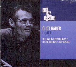 BAKER CHET :  PEACE  (ENJA)

Chesney Henry Baker Jr. (1929-1988), meglio conosciuto come Chet Baker,  universalmente riconosciuto come uno dei pi importanti trombettisti della storia del jazz moderno. Giunto ad una fama improvvisa come partner di Gerry Mulligan nei primi anni '50, il suo suono chiaro ed il suo stile lirico e morbido divennero uno dei marchi di fabbrica del cool jazz della West Coast. La sua inventiva melodica apparentemente senza fine e la sua capacit interpretativa hanno raggiunto il loro picco a cavallo tra gli anni '70 ed '80 e l'album Peace, registrato nel 1982,  un eccellente esempio di questo periodo cos prolifico ed artisticamente maturo. Chet Baker infatti, ispirato forse dalla strumentazione non comune (con la presenza della marimba) e dai brani originali, spesso arditi, di David Friedman, ha realizzato con Peace uno dei suoi dischi pi intensi ed emozionanti. In particolare Lament for Thelonious, brano scritto e registrato immediatamente dopo la morte di Thelonious Monk, stupisce per la capacit di coinvolgere l'ascoltatore in un misto di gioia e dolore che lascia senza fiato. Al fianco di Baker (tromba), ci sono David Friedman (marimba, vibrafono), Buster Williams (basso) e Joe Chambers (batteria).