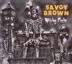 SAVOY BROWN :  WITCHY FEELIN'  (RUF)

Il blues non  adatto a chi ha i nervi deboli! Nelle loro opere, i pi grandi rappresentanti di questo straordinario genere musicale hanno abbracciato l'oscurit e si sono avvicinati all'inferno, raccontando attraverso la propria musica storie di miseria e di morte. Come si intuisce dalla copertina di Witchy Feelin', anche Kim Simmonds, il frontman della band inglese Savoy Brown, ha una certa predilezione per il macabro. Dice Simmonds: Il blues ha sempre affrontato temi come il diavolo, la stregoneria e cose simili, e io ho sempre scritto di questi temi. Almeno tre delle canzoni di Witchy Feelin' hanno suggestioni che appartengono al movimento hoodoo. In effetti, il nuovo album della blues band inglese  la dimostrazione che il diavolo ha sempre le melodie migliori! Ascoltando gli splendidi riff di chitarra e la voce potente di Simmonds, il basso suadente di Pat DeSalvo ed i ritmi caldi della batteria di Garnet Grimm,  subito chiaro perch i Savoy Brown sono stati un punto di riferimento del boom del blues britannico degli anni '60. In questo album ho dato il mio meglio per ottenere il massimo dalla mia voce, spiega Simmonds, ho una voce da baritono ed ascolto volentieri cantanti con cui mi posso paragonare come J.J. Cale, Mark Knopfler, Tony Joe White e Tom Rush. Per quanto riguarda il mio modo di suonare la chitarra mi ispiro a Buddy Guy, Otis Rush ed a tutti i chitarristi di Chicago con la cui musica sono cresciuto negli anni '60. Witchy Feelin', album al gusto di whiskey, popolato da misteriosi cavalieri, tempeste e donne ammalianti,  la dimostrazione di come i Savoy Brown non si siano mai seduti sugli allori, ma abbiano continuano ad evolvere, alla perenne ricerca di sempre nuove emozioni musicali da regalare al proprio pubblico.
