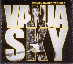 SKY VANJA :  WOMAN NAMED TROUBLE  (RUF)

Vanja Sky può essere definita un'eroina del pop, una pistolera del blues-rock con una voce ardente, armata solo del suo sensazionale nuovo album pieno zeppo di moderni classici. Se si chiedesse alle persone intorno a me, mi descriverebbero come 'la donna chiamata Guai' racconta Vanja con un sorriso malizioso. Il disco contiene otto originali della musicista scritti insieme al chitarrista Robert Wendt, oltre a tre cover. Questo album ha un'atmosfera blues rock, ma con un tocco personale ed è molto più duro del precedente Bad Penny, racconta la musicista croata. Il disco è stato registrato presso lo studio Schaltona di Amburgo con il produttore Roger Inniss e la band dell'artista che comprende Robert Wendt (chitarre, dobro), Artjom Feldtser (basso, voce) e Hanser Schueler (batteria, percussioni). La tracklist del disco si spinge oltre il blues rock per esplorare una miriade di generi a partire dal country blues di Hard Times , passando per il folk di What's Going On, per il rockabilly di Lets Go Wild, fino all'ipnotizzante ritmo del brano funky Troublemaker. Le cover sono un ulteriore godimento: l'interpretazione funky di Life is a Bitch di Luther Allison avrebbe divertito moltissimo anche il grande bluesman di Chicago. A soli 26 anni, Vanja Sky ha già una carriera fiorente che l'ha portata dai piccoli pub di provincia a grandi tour internazionali. L'ultima parola su Woman Named Trouble spetta all'artista: Oltre ad esserci divertiti un sacco credo che abbiamo fatto un ottimo lavoro con la musica. Sono molto fiera di questo album.