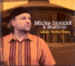 BJORKLOF MICKE & BLUE STRIP :  WHOLE 'NUTHA THANG  (RUF)

Micke Bjorklof è, senza dubbio, uno dei migliori polistrumentisti e musicisti blues d'Europa. Il cantante, chitarrista e maestro di armonica finlandese è attivo nei circoli blues internazionali da circa tre decenni e ha aperto spettacoli per B.B. King, Robert Plant, Bill Wyman, i Fabulous Thunderbirds e molti altri artisti. In Whole 'Nutha Thang, il versatile Bjorklof e la sua eccellente band accompagnano l'ascoltatore in un affascinante viaggio blues che tocca New Orleans, Chicago e raggiunge il cuore del delta del Mississippi. Micke Bjorklof ed i Blue Strip sono nomi ben consolidati nella loro nativa Finlandia ed in tutta la Scandinavia, dove da oltre vent'anni sono considerati veri ambasciatori della musica blues. Whole 'Nutha Thang è l'occasione giusta, per chi ancora non la conoscesse già, di scoprire una formazione che ha davvero il blues che scorre nelle vene!