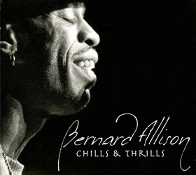 ALLISON BERNARD :  CHILLS & THRILLS  (RUF)

Nel suo dodicesimo album Chills And Thrills, originariamente uscito nel 2007, il chitarrista americano Bernard Allison, figlio del celebre Luther Allison (1939-1997), ha definitivamente perfezionato il suo sound. Invece di usare solo la sua chitarra, Bernard  diventato un artista maturo che sfrutta lintera tavolozza di colori musicali della sua band per dipingere le sue storie. Affinch qualcosa possa crescere, bisogna correre un rischio. Il blues consiste nello sperimentare e nel trasmettere i propri sentimenti a qualcun altro. Poich ho corso dei rischi in ogni album che ho registrato, questo disco  semplicemente la progressione logica rispetto a tutto il resto che ho fatto finora. Invece di suonare solo la chitarra blues a 12 battute, ci sono canzoni blues, soul, funk, r&b e un paio di cose rock che mostrano la musicalit complessiva di Bernard Allison racconta il chitarrista. Chills & Thrills  un disco adatto a ogni occasione: contiene canzoni rilassanti e musica ritmata da ascoltare a tutto volume. Ogni vero fan di Bernard Allison sa che in ogni sua performance c una canzone del padre: in questo caso si tratta di Serious, brano scritto da Luther nel 1980 che Bernard interpreta con solo pianoforte e chitarra.