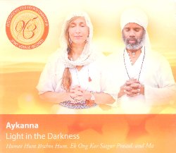 AYKANNA :  MEDITATIONS FOR TRANSFORMATION - LIGHT IN THE DARKNESS  (SPIRIT VOYAGE)

Pauline Sukhdev ed Akahdahmah si sono incontrati verso la fine degli anni ’90 ed hanno fondato il duo Aykanna, nella profonda convinzione che la musica sia una sorta di medicina per l’anima che guarisce di conseguenza anche il corpo. In “Meditations for Transformation – Light in the Darkness” i due musicisti propongono tre meditazioni della tradizione kundalini yoga così come insegnata da Yogi Bhajan. Tali meditazioni invocano la nostra luce interiore, permettendoci di muoverci da un luogo di conflitto e negativà ad uno di positività ed amore. “Meditations for Transformation – Light in the Darkness” è un cammino interiore capace di illuminare l’anima di chi lo percorre.