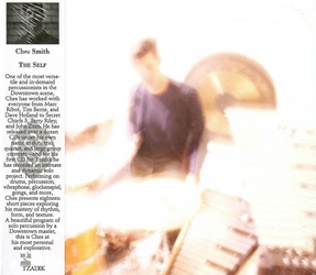 SMITH CHES :  THE SELF  (TZADIK)

Spectrum Series (file under rock/jazz)  Ches Smith. Uno dei percussionisti pi versatili e richiesti della scena Downtown, Ches ha lavorato con tutti, da Marc Ribot, Tim Berne e Dave Holland a Secret Chiefs 3, Terry Riley e John Zorn. Ha pubblicato pi di una dozzina di album a suo nome in duo, trio, quartetto e grandi gruppi, e per il suo primo lavoro per casa Tzadik ha registrato il suo primo progetto da solista. Esibendosi con batteria, percussioni, vibrafono, glockenspiel, gong e altro, Ches presenta diciotto brevi pezzi che esplorano la sua padronanza di ritmo, forma e consistenza. Un bellissimo programma di percussioni soliste da un maestro della scena Downtown, questo  Ches nella sua forma pi intima ed esplorativa.