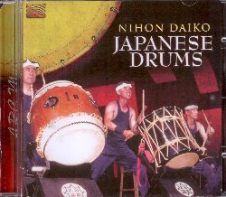 NIHON DAIKO :  JAPANESE DRUMS  (ARC)

I Nihon Daiko sono19 artisti, tra musicisti e ballerini, di Kushiro in Hokkaido, l'isola pi a nord dell'arcipelago giapponese, capaci di far vivere all'ascoltatore la potenza ed il ritmo del kodo, la tradizionale musica rituale per sole percussioni che non ha eguali al mondo. Japanese Drums  caratterizzato da schemi ritmici di intensit quasi ipnotica che ritraggono l'antica vita dei pescatori, i paesaggi selvaggi di Hokkaido ed il fragore delle onde che bagnano le spiagge dell'isola. Japanese Drums  un'esperienza musicale impressionante che tiene con il fiato sospeso.