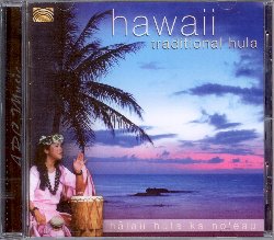 HALAU HULA KA NO'EAU :  HAWAII - TRADITIONAL HULA  (ARC)

mid-price - Halau Hula Ka No'eau  un'accademia hawaiiana di danza ed arte creata nel 1986 dal maestro Michael Pili Pang detto Kumu Hula ossia 'maestro di hula' con lo scopo di insegnare ai pi giovani la hula, facendone loro capire la bellezza e l'importanza all'interno del contesto culturale hawaiiano. La hula  la danza hawaiiana per eccellenza, nota per i suoi movimenti sinuosi ed armoniosi che il maestro Pili Pang decrive come 'la danza che esprime tutto quello che vediamo, udiamo, assaporiamo, tocchiamo e sentiamo'. Hawaii - Traditional Hula propone melodie che affondano le radici in antiche cerimonie religiose, create usando vari strumenti tradizionali, soprattutto percussivi, come pahu (tamburo sacro), puniu (piccolo tamburo in noce di cocco), ipu (tamburo fatto di zucca), ukulele e tanti altri ancora. Hawaii - Traditional Hula  accompagnato da un ricchissimo booklet impreziosito con molte foto a colori, dettagliate informazioni storiche sulla hula e sugli strumenti musicali utilizzati.