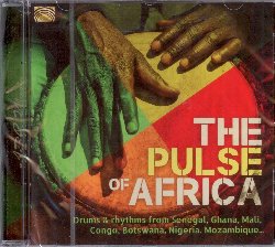 VARIOUS :  THE PULSE OF AFRICA  (ARC)

mid-price - L'Africa  un continente abitato da pi di 600 milioni di persone suddiviso in pi di 50 paesi. La quantit di lingue e di comunit etniche  impossibile da definire con precisione. Inoltre ciascun singolo gruppo tribale all'interno delle varie etnie ha le proprie particolari tradizioni che si differenziano anche sensibilmente l'una dall'altra. The Pulse of Africa presenta un arcobaleno di percussioni con registrazioni che catturano alcuni dei principali master drummers e musicisti tradizionali alle prese con un'enorme variet di strumenti. In tutto il continente africano il tamburo  il pi antico e pi diffuso strumento musicale e la maggior parte dei ritmi tradizionali del mondo risente delle origini africane della vita e del tamburo. I grandi tamburi sacri erano la propriet pi importante di ciascuna trib: nelle lotte tribali il conquistatore si sarebbe per prima cosa impossessato di questi tamburi per spezzare lo spirito del conquistato. In The Pulse of Africa rinomati ensemble di percussioni come El Hadj Ensemble, Ipelegeng Group, African Works, Soweto Ensemble ed altri ancora, offrono all'ascoltatore un avvincente viaggio nei pulsanti ritmi ancestrali delle percussioni tradizionali di mamma Africa.