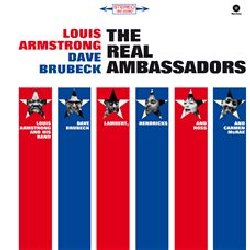 ARMSTRONG LOUIS / BRUBECK DAVE :  THE REAL AMBASSADORS  (WAX TIME)

L'album The Real Ambassadors (Columbia) rappresenta la prima e unica collaborazione tra Dave Brubeck e Louis Armstrong. L'album vede anche la partecipazione di Carmen McRae e del trio di Lambert, Hendricks & Ross. Tutta la musica conservata delle sessioni di registrazioni, così come alcuni brani registrati da Brubeck e McRae nello stesso periodo, è stata aggiunta come bonus in questa nuova edizione. Grazie al suo manager di lunga data, Joe Glaser, Louis Armstrong era una delle poche stelle del jazz che non aveva dovuto firmare un contratto in esclusiva con una casa discografica. Questo gli permetteva di registrare con chi voleva in qualsiasi progetto che gli interessasse. Il progetto The Real Ambassadors, con il suo forte messaggio politico di condanna del razzismo, era un'opera originale per Broadway scritto e composto da Brubeck con sua moglie Iola.