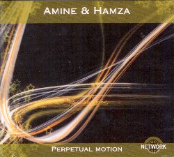 AMINE & HAMZA :  PERPETUAL MOTION  (NETWORK)

Amina e Hamza Mraihi sono due fratelli tunisini ritenuti in tutto il mondo dei veri geni del liuto oud e della cetra kanun. Dopo anni di studi con alcuni tra i migliori musicisti tunisini, marocchini e turchi, i due interpreti hanno registrato il loro primo album rispettivamente a 16 e 17 anni, a cui ne sarebbero seguiti altri cinque. Perpetual Motion  sicuramente il loro capolavoro, definito da Amine e Hamza stessi come 'una nuova visione della world musica moderna che tenta di oltrepassare qualsiasi confine o barriera'. Nel loro nuovo progetto il moderno classicismo arabo incontra quello occidentale del Boston String Quartet, con composizioni dall'elegante filigrana che lasciano ampio spazio all'improvvisazione. Perpetual Motion  arricchito dalla voce chiara di Maroua dalla Tunisia che interpreta le parti vocali con uno stile desert blues, da virtuosi musicisti di chitarra flamenco e dal suono caldo di flauti e percussioni orientali.