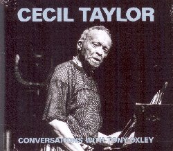 TAYLOR CECIL / OXLEY TONY :  CECIL TAYLOR CONVERSATIONS WITH TONY OXLEY  (JAZZWERKSTATT)

Il produttore ed organizzatore di concerti Ulli Blodel, fondatore di casa Jazzwerkstatt, ricorda il grande pianista americano recentemente scomparso: Cecil Taylor, morto il 5 aprile del 2018 nella sua Brooklyn, aveva uno stile che lo contraddistingueva da qualsiasi altro musicista. Con Ornette Coleman (1930-2015) negli anni '60 inizi a sviluppare una musica dominata dallo staccato e dal cluster che pi avanti avremmo conosciuto con il nome di free jazz. Questa icona del pianoforte iniziava sempre i suoi concerti dolcemente, scivolando fino allo strumento, mormorando i testi a se stesso, quasi danzando, fino a che l'intera forza del suo stile faceva risuonare la potenza unica della musica. Cecil Taylor Conversations with Tony Oxley propone la registrazione live di uno degli ultimi concerti del geniale pianista che ha avuto luogo il 20 febbraio del 2008 alla Kammermusiksaal della Philharmonie Berlin, al fianco del batterista britannico Tony Oxley. Cecil Taylor Conversations with Tony Oxley  un'occasione imperdibile per godersi un'intrigante conversazione musicale tra due grandi interpreti che insieme regalano all'ascoltatore uno spettacolo abbagliante, pieno di idee che arrivano veloci e furiose, una performance che stordisce con la sua pirotecnica bellezza.