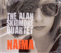 SKIDMORE ALAN :  NAIMA  (ITM)

Discepolo di John Coltrane, Alan Skidmore ha preso il meglio da questo grande musicista e ha elaborato uno stile personale di suonare il sax, caratterizzato da una tecnica brillante che gli permette di passare da un registro all'altro, rendendo le sue interpretazioni particolarmente interessanti. Nel nuovo doppio album Naima, Alan Skidmore omaggia il suo maestro proponendo intense interpretazioni di alcune sue composizioni. Il primo disco intitolato Naima,  stato registrato nel 2011 al Fleece Jazz Club di Suffolk, Inghilterra, e vede Skidmore (sax tenore) sul palco insieme a Steve Melling (pianoforte), Geoff Gascoyne (basso) e Tony Levin (batteria). Il secondo disco, Live in Berlin, registrato nel 2007 al centro culturale Radialsystem V di Berlino, vede Skidmore impegnato al fianco di Mike Gorman (pianoforte), Aidan O'Donnell (basso) ed Ian Palmer (batteria). Ascoltando Naima ci si rende conto di come Skidmore abbia in qualche modo interiorizzato Coltrane: le sue interpretazioni sono tecnicamente eccellenti ed il loro impatto emotivo  davvero molto forte.