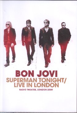 BON JOVI :  DVD / SUPERMAN TONIGHT - LIVE IN LONDON  (MC RECORDS)

Durante la met degli anni '80, mentre la scena hard rock americana stava attraversando il periodo di suo maggior successo, Bon Jovi divenne uno dei gruppi rock pi importanti dell'occidente. Grazie al loro rock perfetto per i grandi stadi e per le radio, la formazione  riuscita a rimanere sulla cresta del successo anche nel nuovo secolo. Nel loro terzo album Slippery When Wet, la band ha abbandonato il suo rock del primo periodo heavy per un metal pi pop e convenzionale: mai scelta fu pi azzeccata! Durante gli anni '90, i cinque ragazzi dal New Jersey hanno riempito enormi stadi in tutto il mondo con le loro esplosive interpretazioni di rock mainstream e, ad oggi, hanno all'attivo 2500 concerti, la maggior parte dei quali in grandi arene. Il dvd Superman Tonight - Live in London mostra al pubblico i Bon Jovi in un'atmosfera pi intima, durante il concerto da loro tenuto nel 2009 al Radio Theatre di Londra. Superman Tonight - Live in London, offre una serata di grande ed appassionato rock, in compagnia di una delle migliori band di sempre.