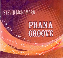 McNAMARA STEVIN :  PRANA GROOVE  (WHITE SWAN)

Il musicista noto per le sue interpretazioni di musica classica dell'India del nord,  Stevin McNamara, propone un estasiante viaggio sonoro dal titolo Prana Groove. Le sue melodie acustiche fluttuano liberamente su un sottofondo meditativo realizzato utilizzando diversi tipi di percussioni. L'elemento melodico dell'album si basa sul Rag Malkauns, un suggestivo raga che deve essere suonato a tarda notte e caratterizzato da una base pentatonica. Prana Groove  composto da un unico brano di 60 minuti, suddiviso in 3 movimenti, per il quale McNamara ha scelto un tempo di 108 battiti al minuto ricordando, con questo numero dal forte valore simbolico, le tipiche ripetizioni dei mantra e le perle del mala. Prana Groove  un'avventura nel regno dell'energia e del movimento, basato sul raga e su alcuni schemi percussivi che il compositore ha trovato nella pratica della trance dance ed in altre tradizioni come quella della danza sufi dei dervisci rotanti.