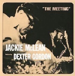 McLEAN JACKIE / GORDON DEXTER :  THE MEETING  (STEEPLECHASE)

The Meeting ha immortalato dal vivo l'incontro tra due giganti del jazz americano del dopoguerra: i sassofonisti Jackie McLean (1931-2006) e Dexter Gordon (1923-1990). Quando il disco fu pubblicato, nel 1974, catalizz l'attenzione del pubblico jazz mondiale. Jackie McLean e Dexter Gordon, all'apice della loro creativit, unirono le forze per entusiasmare i fan che, nell'estate del 1973, avevano riempito il Jazzhus Montmartre di Copenhagen per ascoltarli. Dopo quasi 50 anni, casa Steeplechase ripropone una versione audiophile dell'album su vinile 180 grammi, capace di far rivivere quell'ondata di calore che accompagnava il jazz degli anni '70. Affiancati da Kenny Drew (pianoforte), Niels-Henning Orsted Pedersen (basso) e Alex Riel (batteria), Jackie McLean (sax alto) e Dexter Gordon (sax tenore) interpretano All Clean (Dexter Gordon), Rue De La Harpe (Sahib Shihab), Sunset (Kenny Drew) e On The Trail (Ferdie Grof). Teruo Isono ha scritto nel Swing Journal: Questo disco  una registrazione dal vivo della migliore performance jazz della scena live europea del 1973. Credo fermamente che questo documento porter il suo valore immortale negli anni a venire.
