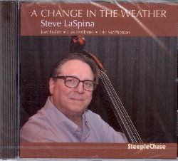 LASPINA STEVE :  A CHANGE IN THE WEATHER  (STEEPLECHASE)

Il bassista Steve LaSpina  un musicista che ha dato molto all'etichetta Steeplechase, sia nei panni di interprete che di compositore. Dal suo album di debutto New Horizon del 1992 sono passati parecchi anni e oggi LaSpina presente il suo dodicesimo album da leader, A Change in the Weather. Nel suo ultimo progetto il bassista reinterpreta alcune sue vecchie melodie e ne propone di inedite, dando all'ascoltatore l'opportunit di sentire come sono cambiate le sue composizioni jazz dopo anni di concerti dal vivo. Per questa sua nuova avventura il bassista ha voluto al suo fianco i bravissimi colleghi Joel Frahm (sax tenore e soprano), Luis Perdomo (pianoforte) ed Eric McPherson (batteria) con i quali interpreta appassionatamente 11 suoi originali. Il bassista Steve LaSpina  un musicista incredibilmente dotato, un accompagnatore superbo ed un solista poeticamente creativo... LaSpina  anche un compositore ed un leader disposto a concentrarsi su sfumature e sottigliezze, oserei dire, sulla musicalit, piuttosto che ostentare prodezze tecniche... (Chuck Berg - JazzTimes).