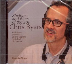 BYARS CHRIS :  RHYTHM AND BLUES OF THE 20S  (STEEPLECHASE)

Il titolo del tredicesimo album di Chris Byars per casa SteepleChase, Rhythm and Blues of the 20s necessita di alcuni chiarimenti. Non si tratta dei ruggenti anni '20 o del r&b così come siamo soliti intenderlo. Si tratta del qui e ora, del 2020 e per quanto riguarda il rhythm and blues si riferisce al fatto che le composizioni del disco, tutte di Byars tranne Farewell to Sweden di Freddie Redd, sono basate sul blues di I Got Rhythm di George Gershwin, pezzo in cui il jazz trova la sua culla. Ora, spiegato il titolo, all'ascolatore non resta altro che godersi l'affascinante musica eseguita dall'esclusivo Original Jazz Sextet di Chris Byars (sax tenore) composto da Zaid Nasser (alto sax), Stefano Doglioni (clarinetto basso), John Mosca (trombone), Ari Roland (basso) e Phil Stewart (batteria).