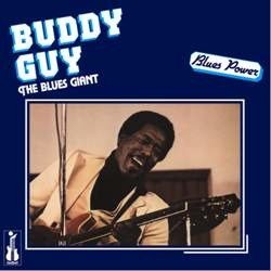 GUY BUDDY :  THE BLUES GIANT  (PURE PLEASURE)

Buddy Guy è probabilmente il chitarrista più particolare ed elettrizzante della storia del blues: quando ha la serata giusta, non c'è musicista al mondo che possa eguagliarlo. Purtroppo però ci sono poche registrazioni in studio che documentano l'immenso talento di questo genio della chitarra. I produttori di Guy hanno sempre voluto che suonasse o alla vecchia maniera, col suono degli anni '50, o in modo esageratamente moderno richiamando Jimi Hendrix ed Eric Clapton. Una sola volta Buddy Guy venne prodotto correttamente e The Blues Giant del 1980 ne è il risultato. Dopo una serie di album mediocri tra gli anni '60 e '70, qualcuno finalmente lasciò che il chitarrista suonasse in studio, immerso in un abbandono creativo e spericolato che è tipico dei suoi live. Con una tracklist che prevede tutti originali del chitarrista, oltre a Outskirts Of Town di Andy Razaf e Will Weldon, The Blues Giant rappresenta il coraggioso tentativo di catturare il feroce stile live di Buddy, fatto di aggressivi ed imprevedibili assoli, in studio. Con Buddy Guy (chitarra, voce) ci sono Phil Guy (chitarra ritmica), J. Williams, (basso) e Ray Allison (batteria).