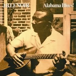 LENOIR J. B. :  ALABAMA BLUES!  (PURE PLEASURE)

J. B. Lenoir (1929-1967) è stato uno dei più grandi chitarristi e cantautori blues di tutti i tempi. Alabama Blues!, il primo documento registrato da questo poeta, è una profonda presa di coscienza della difficile situazione sociale e politica che viveva la comunità nera negli Stati Uniti del 1965. Registrato il 5 maggio del '65 insieme a Freddie Low (batteria) e Willie Dixon (voce), Alabama Blues! ha visto la luce molto prima che la comunità nera americana si mostrasse orgogliosa delle proprie radici. Jimi Hendrix è stato il primo artista a riconoscere che il disco di J. B. Lenoir, formato da tutti originali del chitarrista, ha rappresentato un momento importante nel processo di autoliberazione del suo popolo. Sebbene la Library of Congress abbia inserito Alabama Blues! nei suoi archivi come una parte fondamentale della storia musicale americana, paragonabile ad esempio alla Black, Brown and Beige Suite di Duke Ellington, il disco di Lenoir ha sempre avuto una distribuzione molto scarsa sia negli Usa che in Europa. Per questo motivo Alabama Blues! è uno di quegli album che un collezionista degno di questo nome dovrebbe assolutamente avere nella propria collezione.