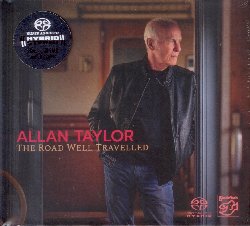 TAYLOR ALLAN :  THE ROAD WELL TRAVELLED  (STOCKFISCH)

Il cantautore inglese Allan Taylor, classe 1945,  considerato musicista esperto ed autore di testi dotati di una grazia letteraria daltri tempi e di un carattere romanticamente trobadorico. Allan Taylor non fa quasi pi concerti ma nei suoi 50 anni di carriera ha avuto modo di incontrare sulla sua strada tante persone diverse: le sue composizioni prendono forma grazie proprio a questi incontri ed alle impressioni che immortalano spaccati di vita che ciascuno di noi, ascoltandoli, ha la sensazione di conoscere. Ogni brano affonda le radici nella realt: i personaggi sone persone in carne e ossa e certi luoghi raccontati evocano nellascoltatore una piacevole sensazione di deja vu. Il nuovo ed attesissimo disco di Allan Taylor, The Road Well Travelled propone 8 gemme sonore, splendidamente arrangiate e registrate con lineguagiabile qualit degli studi Stockfisch, in cui lartista ripercorre la propria carriera: dalle prime esperienze nei folk club inglesi, al periodo trascorso a New York City, per arrivare ai tour in America e alle tante esibizioni in molti paesi del mondo. Il viaggio inizia con The Last Train e prosegue con A Giant Red Balloon che avvicina lascoltatore alla giovinezza dellartista. Si prosegue con The Jokers Hand in cui c un duetto impressionante alla chitarra di Taylor con il suo giovane collega danese Jacob Dinesen. Il percorso si chiude con la title track in cui Allan Taylor ripercorre la propria vita artistica con toccanti parti parlate accompagnate dalle sole note del pianoforte. The Road Well Travelled  un album che i fan del cantautore inglese adoreranno e che ha tutte le carte in regola per affascinare anche coloro che non lo conoscono.