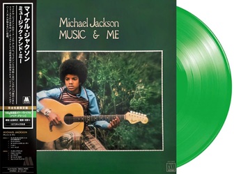 JACKSON MICHAEL :  MUSIC & ME (JAPAN ED. GREEN VINYL)  (UNIVERSAL)

Il terzo album da solista di Michael Jackson, �Music & Me�, fu pubblicato nell�aprile del 1973 da Motown, quando l�artista aveva 14 anni e faceva ancora parte dei Jackson 5. Sebbene il disco mostrasse una significativa crescita artistica, o forse proprio per questo motivo, vendette poco meno di 80.000 copie negli Stati Uniti, cifra pari a circa un quarto delle vendite del suo predecessore, �Ben�. �Music & Me� usc� in una fase delicata della carriera di Jackson, proprio mentre la sua voce stava iniziando a cambiare e anche il panorama musicale stava mutando: ispirato da altri artisti della Motown come Marvin Gaye e Stevie Wonder, Jackson avrebbe voluto inserire nell�album alcune sue composizioni, ma l�etichetta non glielo permise. Dopo questa uscita, trascorsero altri due anni prima che Jackson pubblicasse il disco successivo, �Forever, Michael�, periodo durante il quale la sua voce era ormai maturata. Universal Music Japan propone una ristampa di �Music & Me� a tiratura limitata, stampata su vinile verde da 180 gr. di alta qualit� a 33 giri. L�album � dotato di fascetta OBI e comprende un libretto con interessanti note e i testi dei brani.