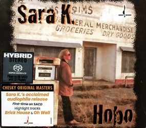 SARA K. :  HOBO (SACD)  (EVOLUTION MUSIC)

Hobo, il quarto album di Sara K. per Chesky Records,  considerato da molti uno dei suoi migliori lavori, tanto da farle raggiungere uno dei pi grandi successi di vendita della propria carriera. Il disco mette insieme la concretezza acustica del folk, la sottigliezza armonica del jazz, il fuoco profondo del blues e il lirismo confessionale tipico della cantautrice. Nei 12 brani che raccontano lamore e la vita, lampia gamma vocale di Sara, fatta di timbri ed emozioni,  veramente incredibile. Oltre alla meravigliosa e meditativa traccia che d il titolo allalbum, tra i pezzi forti dellalbum ci sono sicuramente Brick House, una cover acustica del mega-hit del 1977 dei Commodores, e Oh Well dei grandi Fleetwood Mac. Questa edizione One Step in vinile 180 gr. di Hobo (aanche disponibile su SACD ibrido)  stata realizzata utilizzando le rinomate tecniche di registrazione ad alta fedelt di casa Chesky che mettono in risalto lespressiva voce di Sara K., regalando allascoltato unesperienza sonora unica nel suo genere!