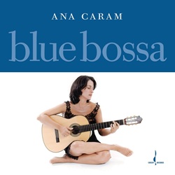 CARAM ANA :  BLUE BOSSA (ONE-STEP)  (EVOLUTION MUSIC)

La cantante brasiliana di bossa nova e pop jazz Ana Caram, che suona anche chitarra e flauto,  nata il 1 ottobre del 1958 a San Paolo. Caram si  laureata in composizione e direzione dorchestra nella sua citt natale e si  poi trasferita a New York negli anni 80. Il suo primo successo lha ottenuto esibendosi con il grande Paquito DRivera al JVC Jazz Festival alla Carnegie Hall nel luglio 1988. Questa esperienza le ha permesso di ottenere un contratto discografico con la Chesky Records e, per il suo primo album, ha avuto lonore di collaborare con il maestro brasiliano Antonio Carlos Jobim. Caram ha registrato in totale 8 album per la Chesky, tra cui lacclamato Blue Bossa, uscito nel 2001, in cui  al fianco del celebre batterista Paulo Braga e del sassofonista Paulo Levi. Con un repertorio che include classici di Jobim come Desafinado e Corcovado, oltre ad altri successi brasiliani come lentusiasmante The Telephone Song e standard jazz come Fly Me To The Moon, Caram si  imposta come una delle principali ambasciatrici dellintramontabile sound della bossa nova. Blue Bossa  un gioiello davvero speciale della discografia Chesky e questa edizione One Step di casa Evolution, ottenuta dai master originali, incisa a 33 giri e stampata su vinile da 180 gr. di alta altissima qualit, non ha davvero nulla da invidiare alloriginale!
