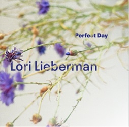 LIEBERMAN LORI :  PERFECT DAY  (LOWSWING)

Lamata label analogica LowSwing Records presenta una nuova perla: Perfect Day, il nuovo album della famosa cantautrice americana Lori Lieberman, nota per essere stata la prima a incidere la famosissima canzone Killing Me Softly. Prodotto da Guy Sternberg, il fondatore di LowSwing Records, lalbum contiene le interpretazioni personalissime di Lieberman di brani di grandi artisti come Lou Reed (Perfect Day), The Cure (Lovesong), Tracy Chapman (Baby Can I Hold You), Scott Walker (Big Louise) e Ron Sexsmith (Secret Hear), oltre a due suggestive composizioni della cantautrice. Il disco  davvero ricco di sorprese come un duetto di Lieberman con lartista inglese Fink nella title track di Lou Reed e uno con Alon Lotringer in Burden and Gift. I musicisti che accompagnano Lieberman sono il batterista Earl Harvin, il pianista Doron Segal, il bassista Oliver Potratz (vincitore del premio Neuer Deutscher Jazzpreis), il fenomenale chitarrista islandese Daniel Bodvarsson e il clarinettista James Scannell. Il disco  stato masterizzato a 45 giri negli Emil Berlin Studios ed  stato successivamente stampato presso Optimal Media utilizzando lesclusivo One Step Processing che garantisce sonosit cristalline e alte frequenze. Le registrazioni sono state effettuate e mixate su nastro analogico e quindi masterizzate direttamente su vinile. Perfect Day  proposto in una preziosa edizione limitata di 2000 copie numerate, con un libretto di 8 pagine ed una lussuosa copertina apribile.