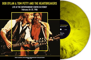 DYLAN BOB & PETTY TOM :  LIVE IN SIDNEY 1986 (OLIVE MARBLE VINYL)  (SECOND RECORDS)

Tra il 1986 e il 1987, Tom Petty e gli Heartbreakers si sono uniti a Bob Dylan per fare un tour insieme. �Live in Sidney 1986� propone la registrazione dal vivo della performance che questi eccellenti artisti hanno tenuto all�Entertainment Centre di Sydney il 24 e 25 febbraio del 1986. Dylan e Petty cantano insieme brani come �All Along The Watchtower�, �Blowin� In The Wind�, �Knockin� On Heavens Door�, �Like A Rolling Stone�, �Bye Bye Johnny� e tanti altri ancora, regalando all�ascoltatore uno spettacolo davvero coinvolgente.
