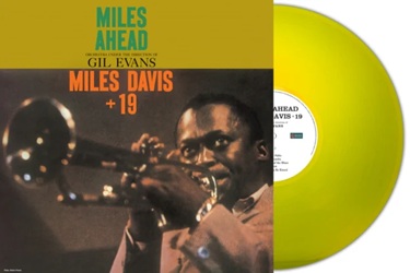 DAVIS MILES :  MILES AHEAD (YELLOW VINYL)  (SECOND RECORDS)

�Miles Ahead� � il primo album di Davis in collaborazione con Gil Evans, che ne arrangia e dirige l�album. I due si conoscevano fin dalla met� degli anni �40 e nel 1948/49 sono stati i due fautori principali di �Birth of the Cool�, ossia dello storico album e del nuovo suono �cool� che venne ad esso associato e che ha dato vita ad un nuovo stile jazz. Gil Evans struttur� i dieci brani che compongono l�album come una specie di suite, senza interruzioni tra le tracce. Davis, insolitamente al flicorno, � l'unico solista affiancato da una caratteristica sezione di corni.  �Miles Ahead� � un disco raffinato in cui l�atmosfera, il repertorio e le sfumature di ogni singola improvvisazione sono state attentamente selezionate. Poco dopo il successo del disco, Evans e Davis pubblicarono �Porgy and Bess� (1958) e �Sketches of Spain� (1960).
