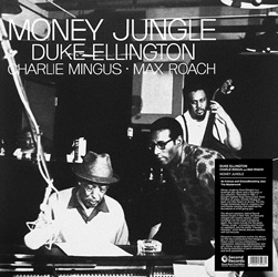 ELLINGTON DUKE :  MONEY JUNGLE  (SECOND RECORDS)

Money Jungle di Duke Ellington (1899-1974)  un album jazz epocale e un elemento imprescindibile in qualsiasi collezione. Registrato nel 1962, riuniva tre titani del jazz: Duke Ellington al pianoforte, Charles Mingus al basso e Max Roach alla batteria. Questo trio fu capace di creare uninterazione cruda e intensa che ridefin i confini del jazz per piccoli gruppi. Le sessioni di registrazione del disco, tenutesi al Sound Makers Studio di New York, sono cariche di tensione creativa che si traduce nella profondit emotiva della musica. Tra i brani chiave figurano il brano che d il titolo allalbum, Money Jungle, un cupo commento al capitalismo, e la malinconica Fleurette Africaine  che fonde melodie delicate con ricche trame. Le composizioni di Ellington sono il fulcro dellalbum, ma i contributi infuocati di Mingus e Roach lo rendono un vero capolavoro di collaborazione. Bilanciando raffinatezza e grinta, Money Jungle  un ascolto essenziale per la sua audace esplorazione delle possibilit emotive e sonore del jazz.