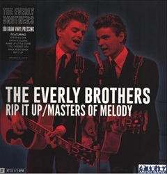 EVERLY BROTHERS :  RIP IT UP/MASTERS OF MELODY  (MUSICBANK)

Gli Everly Brothers sono stati un duo musicale americano formato dai fratelli Don (Isaac Donald Everly 1937-2021) e Phil Everly (1939-2014). Di ragguardevole successo commerciale negli Stati Uniti, soprattutto alla fine degli anni cinquanta, il loro stile, la musica e le loro armonie vocali hanno profondamente influenzato i successivi artisti di musica country e di rock�n�roll. La rivista statunitense Rolling Stone li ha posti al 33� posto nella lista dei migliori artisti e al 90� nella classifica dei pi� grandi cantanti di sempre. Anticipatori del folk rock di protesta degli anni �60, gli Everly Brothers si sono contraddistinti per uno stile semplice e sognante che unisce le loro caratteristiche armonie vocali ai ritmi del rock�n�roll. Il duo attinge a piene mani dal country reinterpretando classici del genere e ispirandosi ad artisti quali Blue Sky Boys e Louvin Brothers. �Rip It Up/Masters of Melody� propone brani come �Bye Bye Love�, �Cathy's Clown�, �Wake Up Little Susie�, �Walk Right Back� e tanti altri ancora!