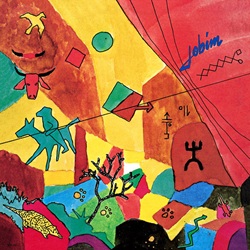 JOBIM ANTONIO CARLOS :  JOBIM  (RADIATION RECORDS)

Con le sonorit� avvolgenti di Antonio Carlos Jobim nel suo omonimo album, in un attimo ci si trova catapultati su una ventilata spiaggia brasiliana. �Jobim� � come una caipirinha per le orecchie: rinfrescante, vivace e capace di regalare subito un sorriso. Jobim unisce con naturalezza i ritmi tradizionali della bossa nova brasiliana a un tocco di modernit�, creando un sound contemporaneo ma senza tempo. Il disco si apre con la sognante �Garota de Ipanema�, un classico della bossa nova che definisce l�atmosfera dell�intero disco. La voce vellutata di Jobim scivola leggera su un accompagnamento strumentale ricco e raffinato, creando un senso di serenit� assolutamente incantevole. In tutto l�album, Jobim mette in mostra la sua impeccabile maestria musicale, fondendo con naturalezza jazz, samba e influenze brasiliane tradizionali in un tessuto sonoro armonioso e coeso. Brani come �Desafinado� e �Corcovado� evidenziano la versatilit� di Jobim come compositore, con ogni nota curata alla perfezione. In un mondo pieno di caos e incertezze, �Jobim� � un vero balsamo per l�anima.