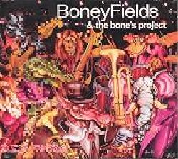 FIELDS BONEY :  RED WOLF  (NOCTURNE)

Una geniale miscela di Chicago blues e funk con impressionanti grooves, riffs pazzi, ruggiti di tromba, chitarre selvagge e tastiere dalle deliranti armonie: con Red Wolf Boney Field & The Bone's Project ci conducono sul loro pianeta del groove che da pi di cinque anni li vede impegnati sulla scena internazionale blues, jazz e funk. Nato a Chicago, nei suoi 20 anni di carriera musicale Boney Fields ha suonato con tutti i principali nomi della scena blues come Albert Collins, Lucky Peterson, Luther Allison, Buddy Guy, Jimmy Johnson e con alcuni dei pi grossi attori della scena funk come Maceo Parker, Fred Westley, George Clinton, Bootsy Collins ed ha partecipato a numerosi spettacoli televisivi suonando con Wynton Marsalis, Dee Dee Bridgewater e George Clinton. Non  facile scordare il micidiale funky-blues di questa poderosa band: i suoi concerti durano almeno tre ore senza un minuto di sosta, con Boney - meraviglioso cantante e trombettista - che sul palco  una vera forza della natura. Red Wolf  il vulcanico secondo lavoro discografico di una delle pi interessanti formazioni che mantiene viva la tradizione di James Brown: un album che non mancher di infervorare gli amanti di funky e blues.